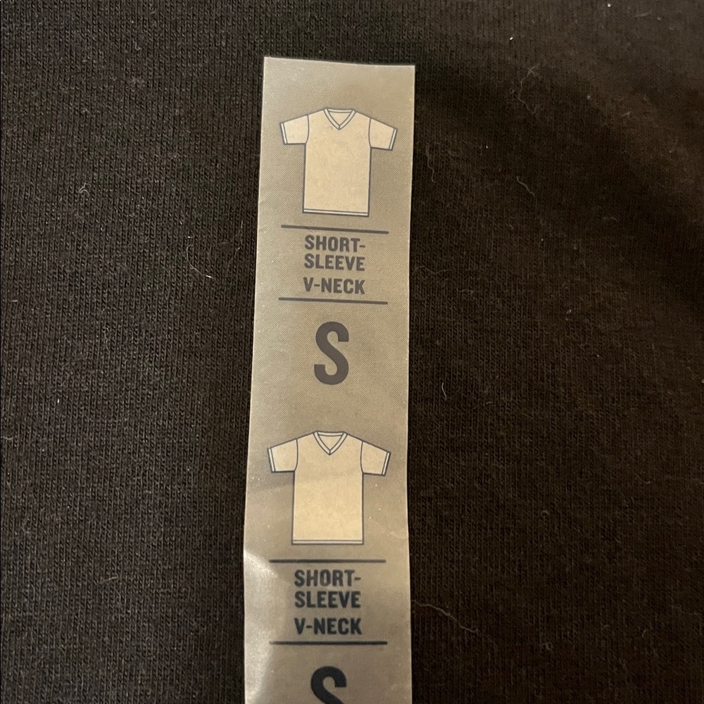 Old Navy Black V-Neck Tee - Picture 3 of 4